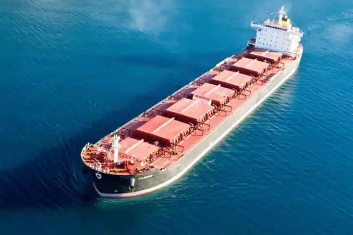 Dry bulk carrier vessel – Supramax and Panamax chartering